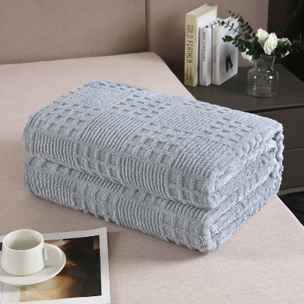 91家纺网 家纺一手货源 找家纺 （总）美洲琳 2025新款高克重几何方块塔芙绒毛毯