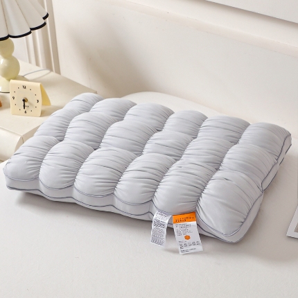 91家纺网 家纺一手货源 找家纺 （总）兴丝露枕芯 新品法式云朵面包枕 羽丝绒枕芯 舒适中高枕头枕芯亲肤羽丝枕