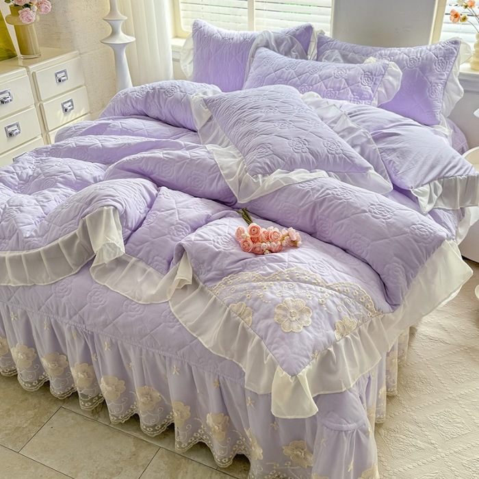 91家纺网 家纺一手货源 找家纺 漫布云家纺2026春夏韩版法式公主风水洗棉床盖款多功能被套 夏被床盖四件套多功能二合一水洗棉夹泡泡棉小竺棉棉床裙款 香榭丽-梦幻紫