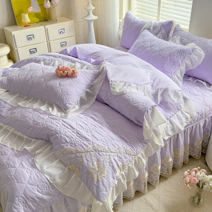 91家纺网 家纺一手货源 找家纺 漫布云家纺2026春夏韩版法式公主风水洗棉床盖款多功能被套 夏被床盖四件套多功能二合一水洗棉夹泡泡棉小竺棉棉床裙款 香榭丽-梦幻紫