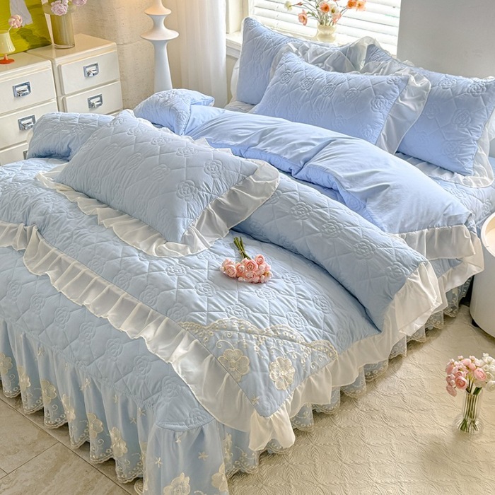 91家纺网 家纺一手货源 找家纺 漫布云家纺2026春夏韩版法式公主风水洗棉床盖款多功能被套 夏被床盖四件套多功能二合一水洗棉夹泡泡棉小竺棉棉床裙款 香榭丽-婴儿蓝