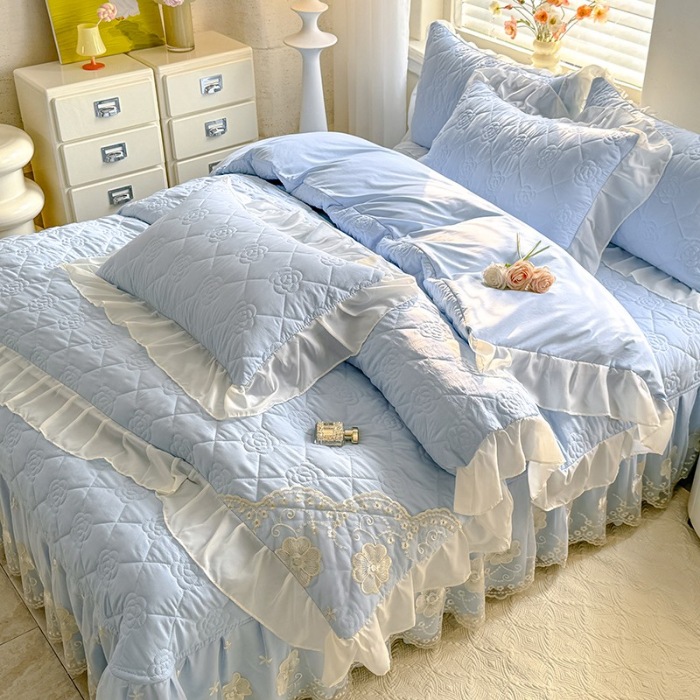 91家纺网 家纺一手货源 找家纺 漫布云家纺2026春夏韩版法式公主风水洗棉床盖款多功能被套 夏被床盖四件套多功能二合一水洗棉夹泡泡棉小竺棉棉床裙款 香榭丽-婴儿蓝