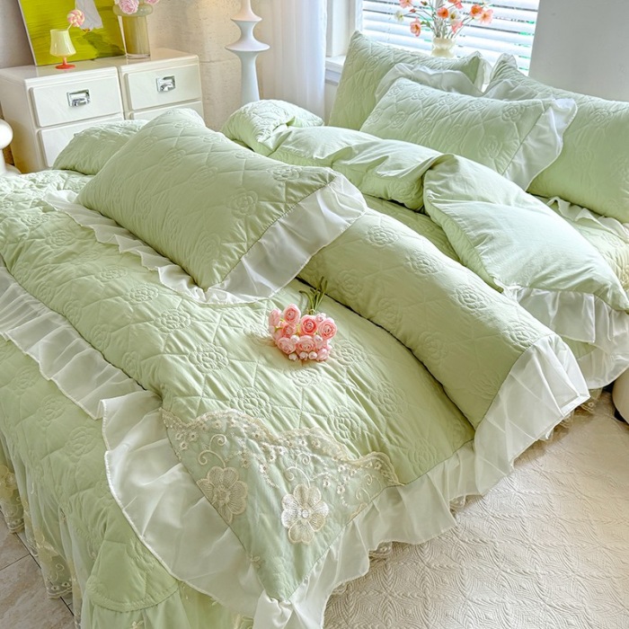 91家纺网 家纺一手货源 找家纺 漫布云家纺2026春夏韩版法式公主风水洗棉床盖款多功能被套 夏被床盖四件套多功能二合一水洗棉夹泡泡棉小竺棉棉床裙款 香榭丽-奶油绿