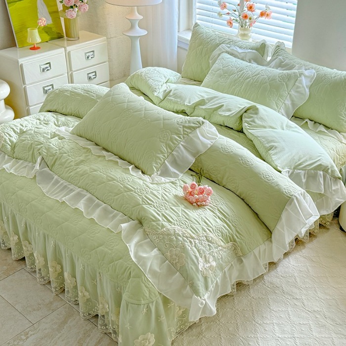 91家纺网 家纺一手货源 找家纺 漫布云家纺2026春夏韩版法式公主风水洗棉床盖款多功能被套 夏被床盖四件套多功能二合一水洗棉夹泡泡棉小竺棉棉床裙款 香榭丽-奶油绿