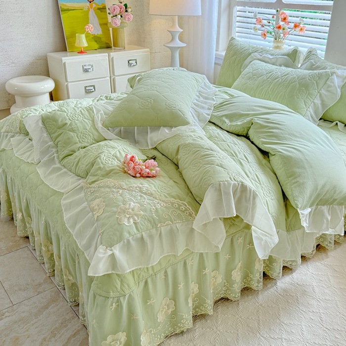 91家纺网 家纺一手货源 找家纺 漫布云家纺2026春夏韩版法式公主风水洗棉床盖款多功能被套 夏被床盖四件套多功能二合一水洗棉夹泡泡棉小竺棉棉床裙款 香榭丽-奶油绿