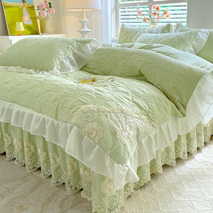 91家纺网 家纺一手货源 找家纺 漫布云家纺2026春夏韩版法式公主风水洗棉床盖款多功能被套 夏被床盖四件套多功能二合一水洗棉夹泡泡棉小竺棉棉床裙款 香榭丽-奶油绿