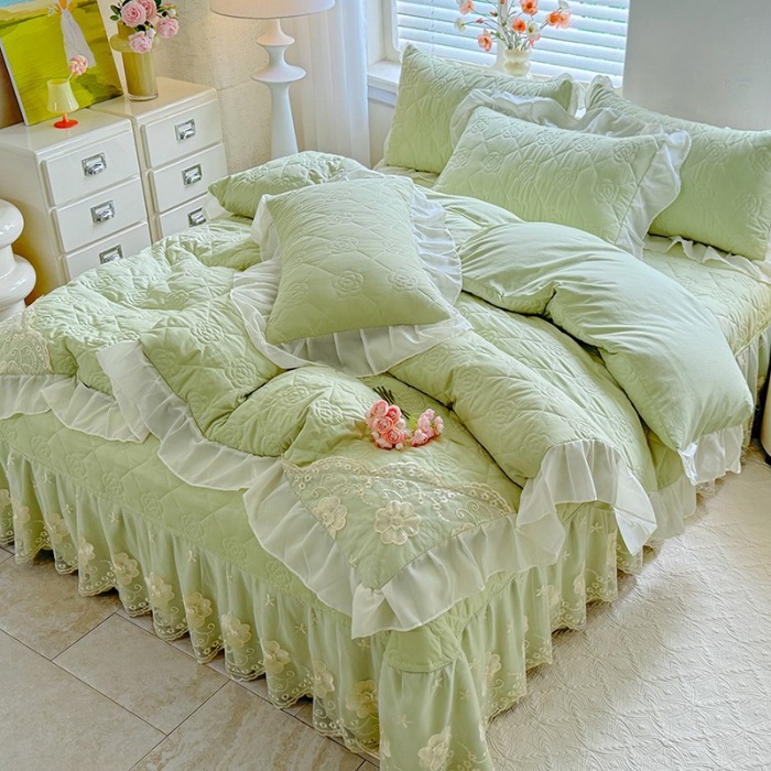 91家纺网 家纺一手货源 找家纺 漫布云家纺2026春夏韩版法式公主风水洗棉床盖款多功能被套 夏被床盖四件套多功能二合一水洗棉夹泡泡棉小竺棉棉床裙款 香榭丽-奶油绿
