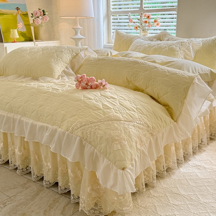 91家纺网 家纺一手货源 找家纺 漫布云家纺2026春夏韩版法式公主风水洗棉床盖款多功能被套 夏被床盖四件套多功能二合一水洗棉夹泡泡棉小竺棉棉床裙款 香榭丽-嫩黄