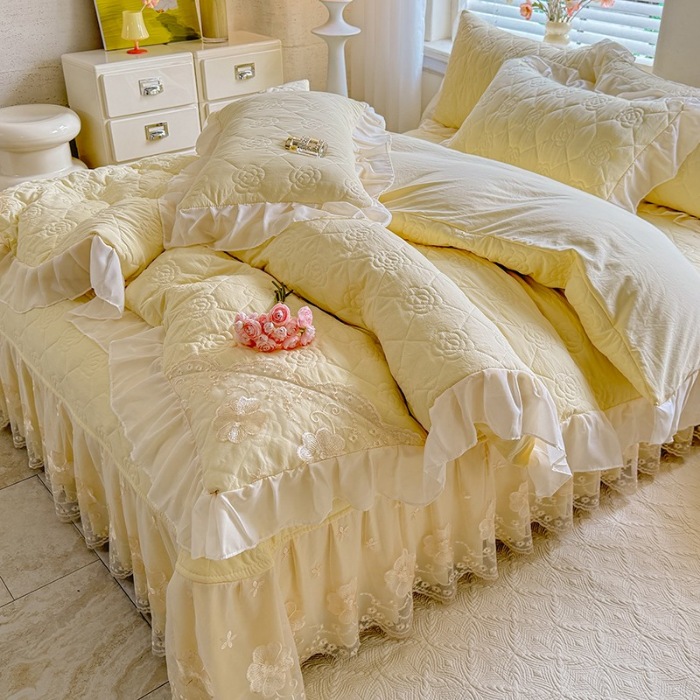 91家纺网 家纺一手货源 找家纺 漫布云家纺2026春夏韩版法式公主风水洗棉床盖款多功能被套 夏被床盖四件套多功能二合一水洗棉夹泡泡棉小竺棉棉床裙款 香榭丽-嫩黄