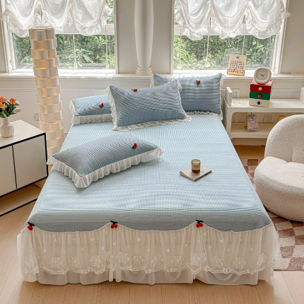 91家纺网 家纺一手货源 找家纺 （总）漫布云2025新款PE高分子立体樱桃凉感丝花边床裙款冰豆豆凉席床盖三件套