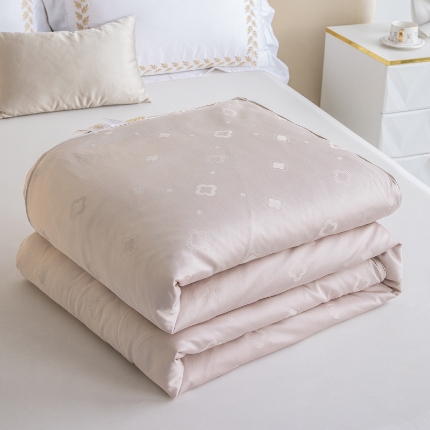 91家纺网 家纺一手货源 找家纺 假一赔三 奢华银缎蚕丝被6A级双宫茧桑蚕丝春秋被四季被子被芯 黄金丝 天木兰