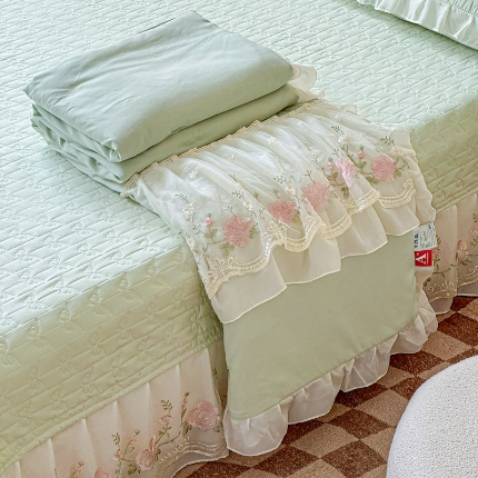 91家纺网 家纺一手货源 找家纺 （总）苏米娜2025春夏韩版公主风水洗棉蕾丝床盖款夏被四件套法式蕾丝花边床裙款四件套