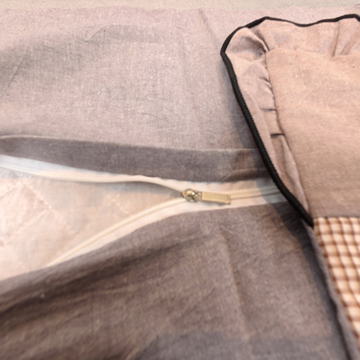 91家纺网 家纺一手货源 找家纺 40×60cm枕头纯棉儿童枕学生枕单只多层结构夹棉款全棉色织水洗棉耳朵款拉链枕 米咖