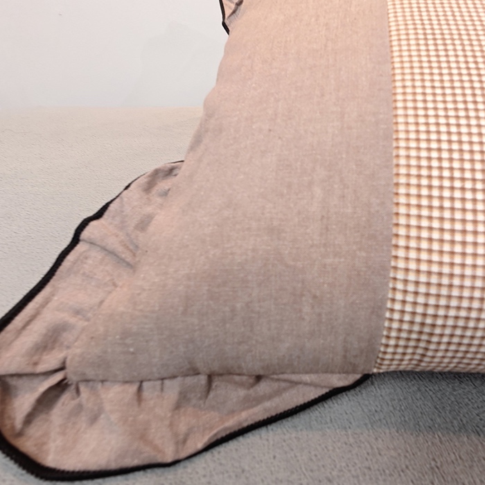 91家纺网 家纺一手货源 找家纺 40×60cm枕头纯棉儿童枕学生枕单只多层结构夹棉款全棉色织水洗棉耳朵款拉链枕 米咖