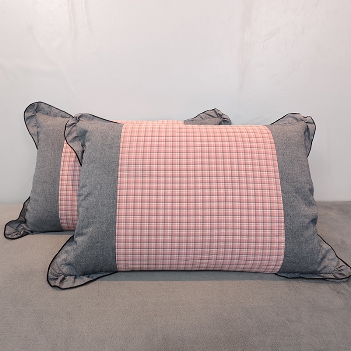 91家纺网 家纺一手货源 找家纺 40×60cm枕头纯棉儿童枕学生枕单只多层结构夹棉款全棉色织水洗棉耳朵款拉链枕 飞粉