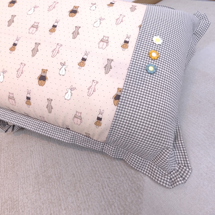 91家纺网 家纺一手货源 找家纺 40×60cm枕头纯棉儿童枕学生枕单只多层结构夹棉款全棉三花款拉链枕 小熊园