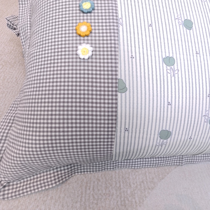 91家纺网 家纺一手货源 找家纺 40×60cm枕头纯棉儿童枕学生枕单只多层结构夹棉款全棉三花款拉链枕 小花束