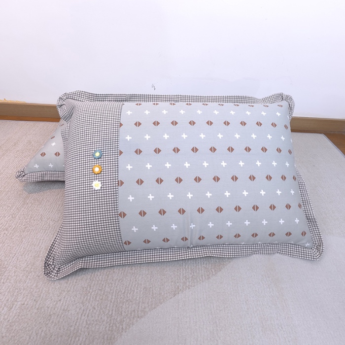 91家纺网 家纺一手货源 找家纺 40×60cm枕头纯棉儿童枕学生枕单只多层结构夹棉款全棉三花款拉链枕 小加号