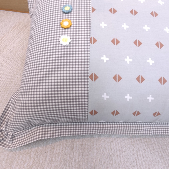 91家纺网 家纺一手货源 找家纺 40×60cm枕头纯棉儿童枕学生枕单只多层结构夹棉款全棉三花款拉链枕 小加号