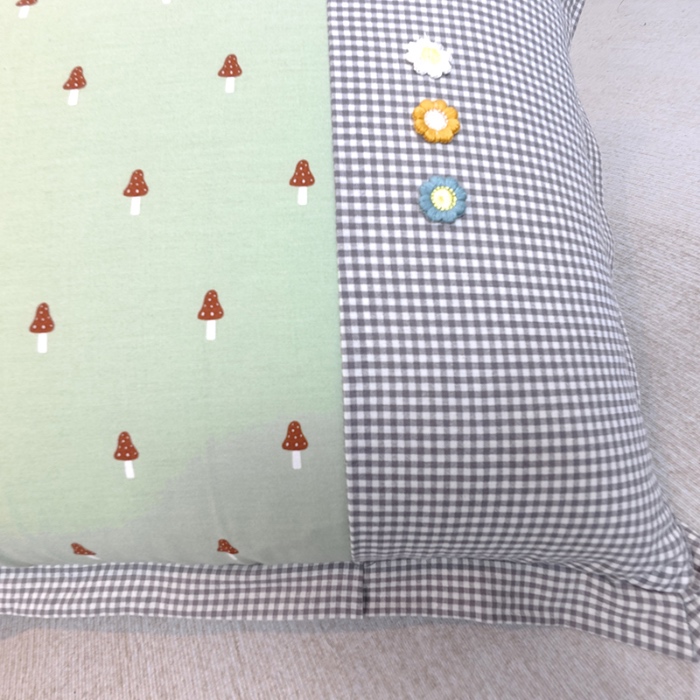 91家纺网 家纺一手货源 找家纺 40×60cm枕头纯棉儿童枕学生枕单只多层结构夹棉款全棉三花款拉链枕 蘑菇园