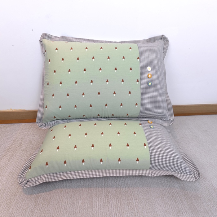 91家纺网 家纺一手货源 找家纺 40×60cm枕头纯棉儿童枕学生枕单只多层结构夹棉款全棉三花款拉链枕 蘑菇园