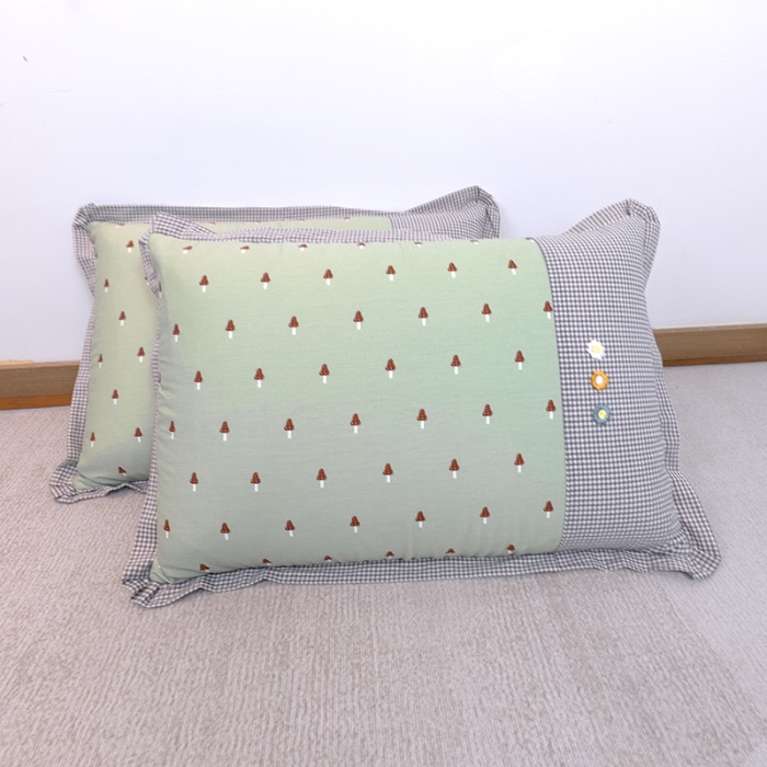91家纺网 家纺一手货源 找家纺 40×60cm枕头纯棉儿童枕学生枕单只多层结构夹棉款全棉三花款拉链枕 蘑菇园