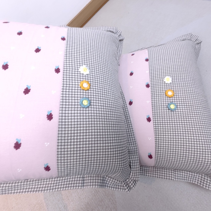 91家纺网 家纺一手货源 找家纺 40×60cm枕头纯棉儿童枕学生枕单只多层结构夹棉款全棉三花款拉链枕 葡萄架
