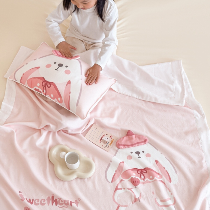 91家纺网 家纺一手货源 找家纺 梵星摄影  儿童夏被拍摄赏析