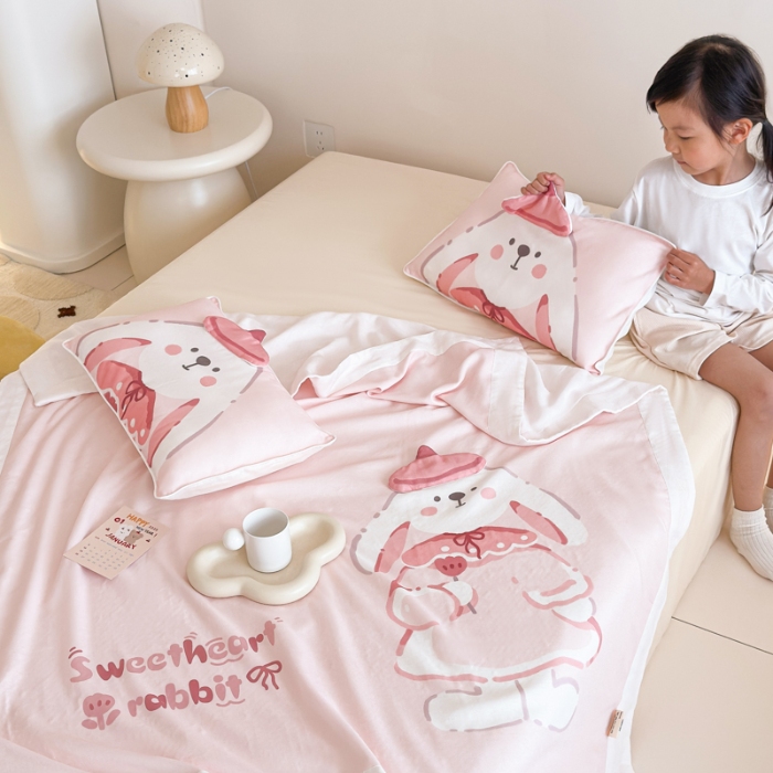 91家纺网 家纺一手货源 找家纺 梵星摄影  儿童夏被拍摄赏析