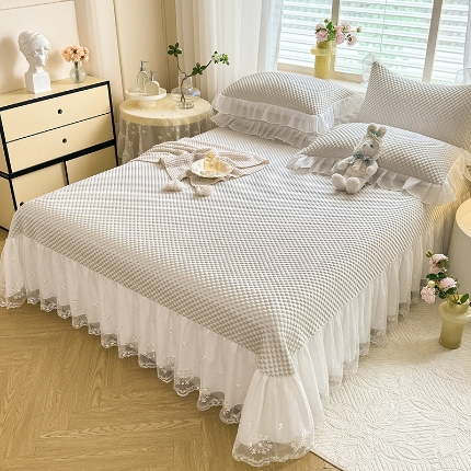 91家纺网 家纺一手货源 找家纺 （总）2025新款A类PE速冷凉感床裙款凉席三件套冰豆豆床盖款夏被四件套