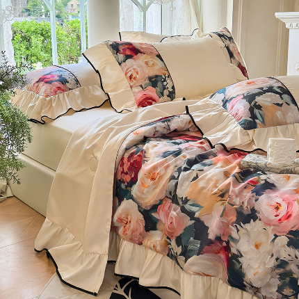 91家纺网 家纺一手货源 找家纺 （总）宅家居 2025新款水光冰丝法式拼接数码印花奶油韩式花边款夏被四件套