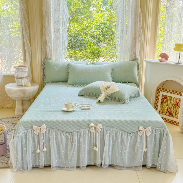 91家纺网 家纺一手货源 找家纺 【苏东来】2025高端法式韩版公主花边PE高分子复合软凉席床裙款三件套纯色蕾丝花边豆豆床裙床单床盖冰丝凉席子三件套件 小确幸浅绿