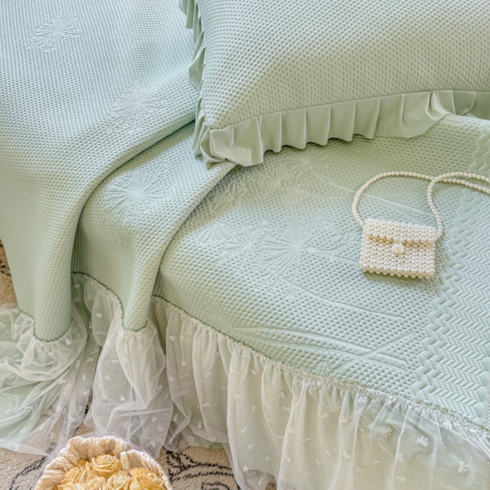 91家纺网 家纺一手货源 找家纺 【苏东来】2025高端法式韩版公主花边PE高分子复合软凉席床裙款三件套纯色蕾丝花边豆豆床裙床单床盖冰丝凉席子三件套件 小确幸浅绿