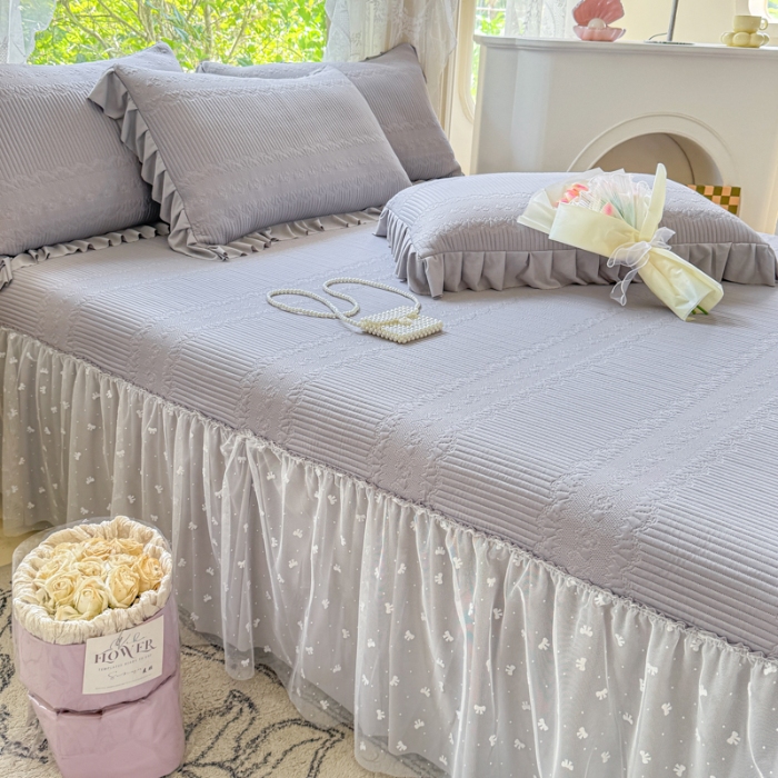 91家纺网 家纺一手货源 找家纺 【苏东来】2025高端法式韩版公主花边PE高分子复合软凉席床裙款三件套纯色蕾丝花边豆豆床裙床单床盖冰丝凉席子三件套件 甜心灰