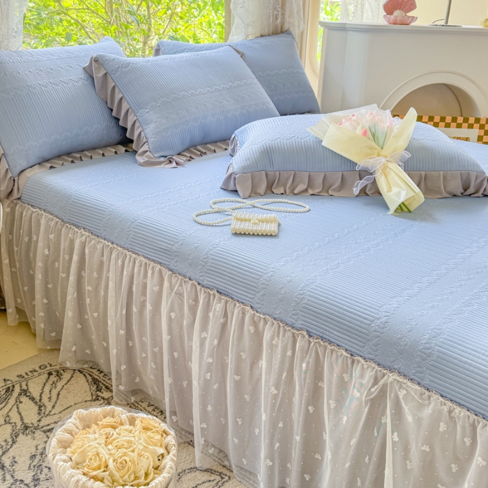 91家纺网 家纺一手货源 找家纺 【苏东来】2025高端法式韩版公主花边PE高分子复合软凉席床裙款三件套纯色蕾丝花边豆豆床裙床单床盖冰丝凉席子三件套件 甜心蓝