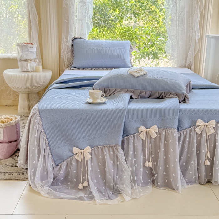 91家纺网 家纺一手货源 找家纺 【苏东来】2025高端法式韩版公主花边PE高分子复合软凉席床裙款三件套纯色蕾丝花边豆豆床裙床单床盖冰丝凉席子三件套件 甜心蓝