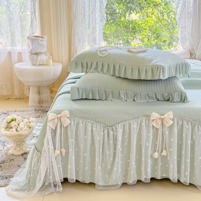 91家纺网 家纺一手货源 找家纺 【苏东来】2025高端法式韩版公主花边PE高分子复合软凉席床裙款三件套纯色蕾丝花边豆豆床裙床单床盖冰丝凉席子三件套件 甜心浅绿