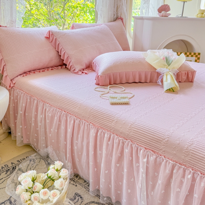 91家纺网 家纺一手货源 找家纺 【苏东来】2025高端法式韩版公主花边PE高分子复合软凉席床裙款三件套纯色蕾丝花边豆豆床裙床单床盖冰丝凉席子三件套件 甜心粉