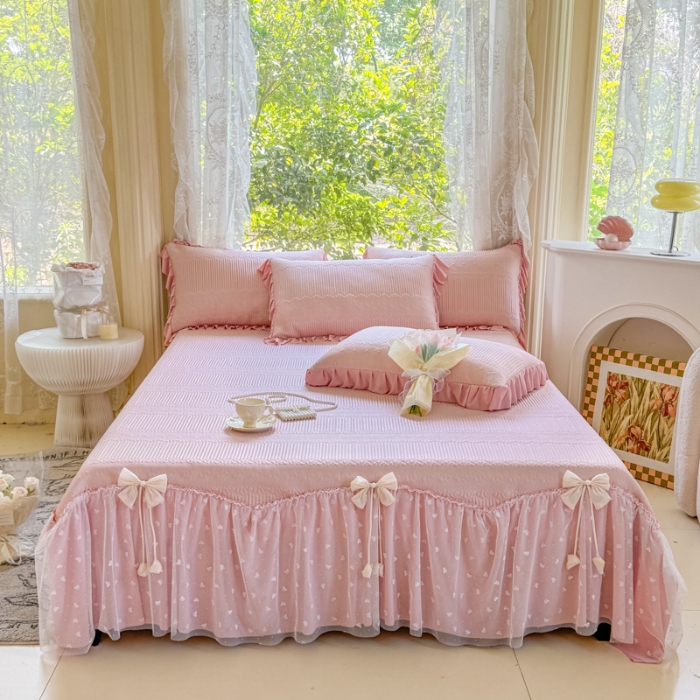 91家纺网 家纺一手货源 找家纺 【苏东来】2025高端法式韩版公主花边PE高分子复合软凉席床裙款三件套纯色蕾丝花边豆豆床裙床单床盖冰丝凉席子三件套件 甜心粉