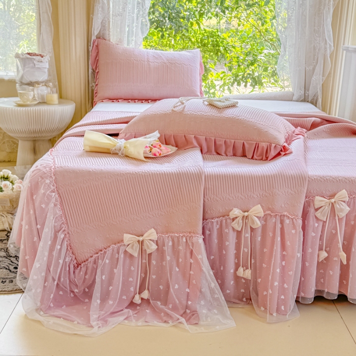 91家纺网 家纺一手货源 找家纺 【苏东来】2025高端法式韩版公主花边PE高分子复合软凉席床裙款三件套纯色蕾丝花边豆豆床裙床单床盖冰丝凉席子三件套件 甜心粉