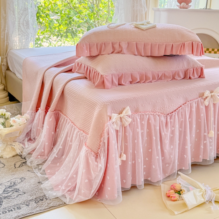 91家纺网 家纺一手货源 找家纺 【苏东来】2025高端法式韩版公主花边PE高分子复合软凉席床裙款三件套纯色蕾丝花边豆豆床裙床单床盖冰丝凉席子三件套件 甜心粉