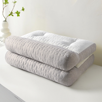 91家纺网 家纺一手货源 找家纺 兴丝露枕芯 绗绣牵引枕 羽丝枕 羽丝绒枕头 定型护颈枕