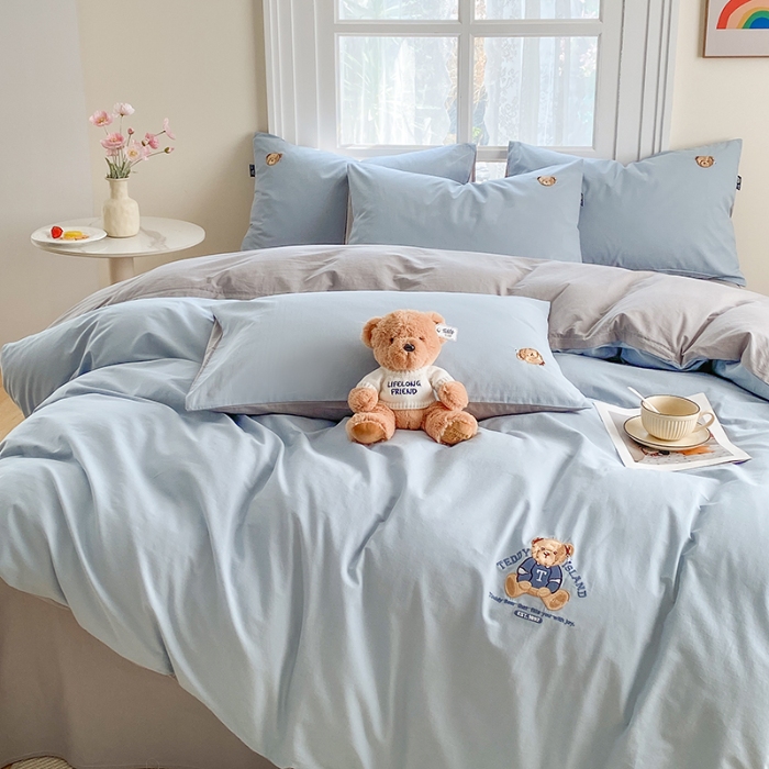 91家纺网 家纺一手货源 找家纺 泰迪爱兰Teddy ISLAND 2026新款32支全棉水洗棉绣花三件套四件套 浅灰兰+青灰