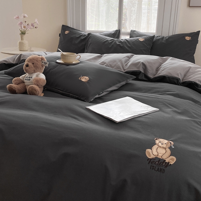 91家纺网 家纺一手货源 找家纺 泰迪爱兰Teddy ISLAND 2026新款32支全棉水洗棉绣花三件套四件套 深灰+棕灰