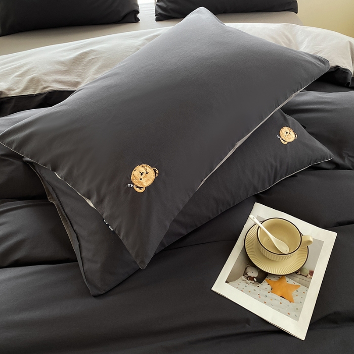 91家纺网 家纺一手货源 找家纺 泰迪爱兰Teddy ISLAND 2026新款32支全棉水洗棉绣花三件套四件套 深灰+棕灰