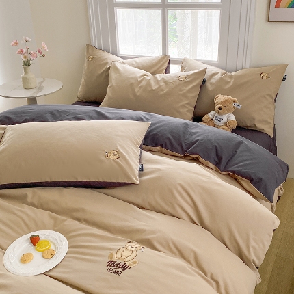 91家纺网 家纺一手货源 找家纺 泰迪爱兰Teddy ISLAND 2026新款32支全棉水洗棉绣花三件套四件套 驼色＋深灰