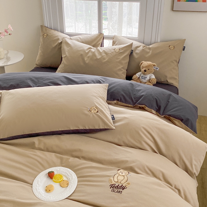 91家纺网 家纺一手货源 找家纺 泰迪爱兰Teddy ISLAND 2026新款32支全棉水洗棉绣花三件套四件套 驼色＋深灰