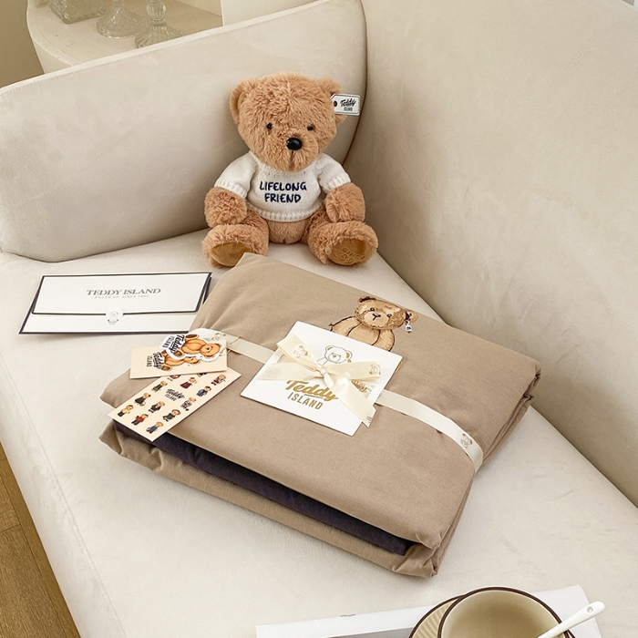 91家纺网 家纺一手货源 找家纺 泰迪爱兰Teddy ISLAND 2026新款32支全棉水洗棉绣花三件套四件套 驼色＋深灰