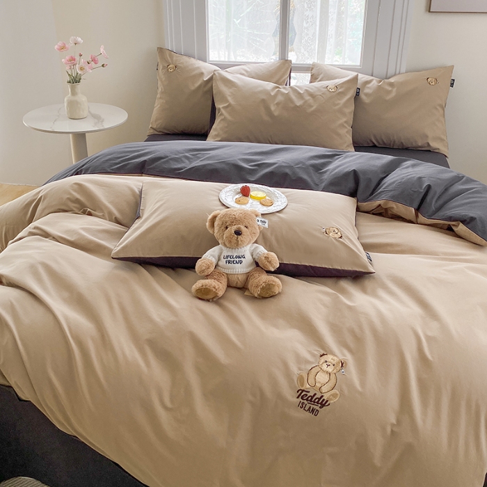 91家纺网 家纺一手货源 找家纺 泰迪爱兰Teddy ISLAND 2026新款32支全棉水洗棉绣花三件套四件套 驼色＋深灰