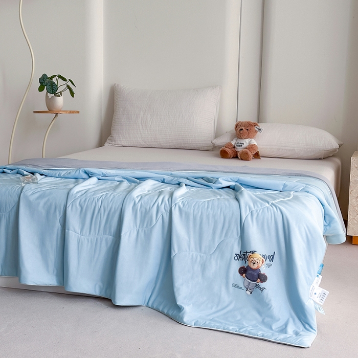 91家纺网 家纺一手货源 找家纺 泰迪爱兰Teddy ISLAND 2026新款冰淇淋凉感夏被 天空蓝+灰